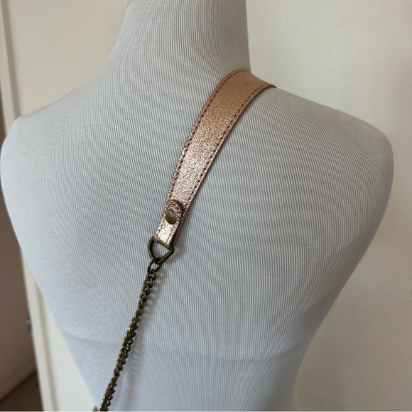 RoseGold Textured Crossbody Bag with Adjustable Strap Metallic Leather Bag - Picture 2 of 9
